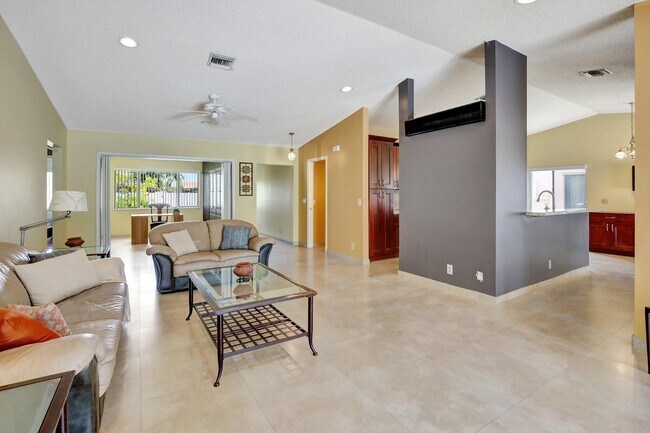 Building Photo - 1541 SW 102nd Terrace