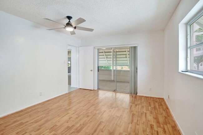 Building Photo - 6707 NW 70th St