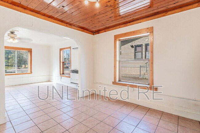 Building Photo - 306 S Humphreys St