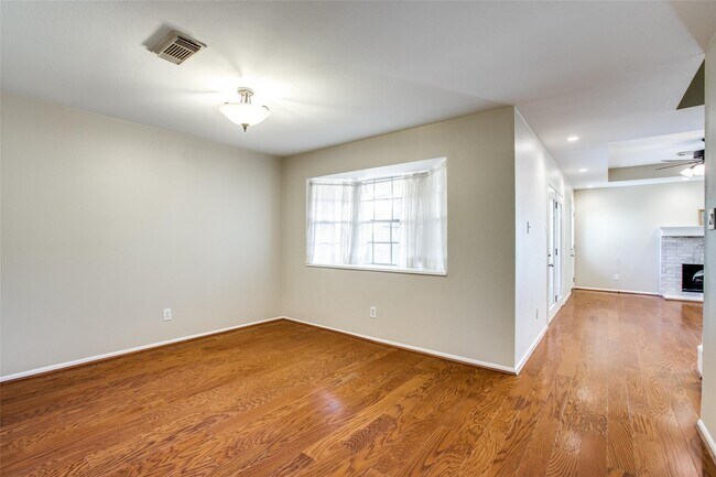 Building Photo - 11658 Lakeside Park Dr
