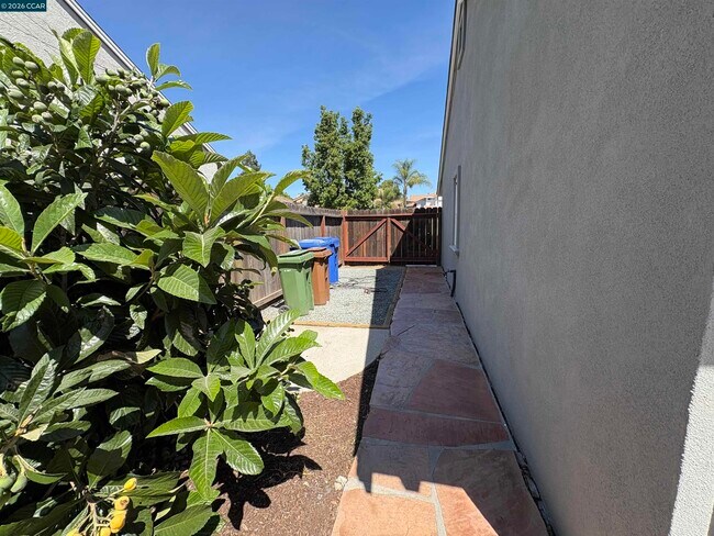 Building Photo - 757 Valley Green Dr