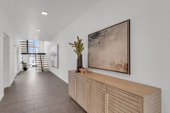 Building Photo - 905 Bay Point Dr