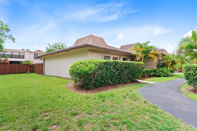 Building Photo - 2516 SW 74th Terrace