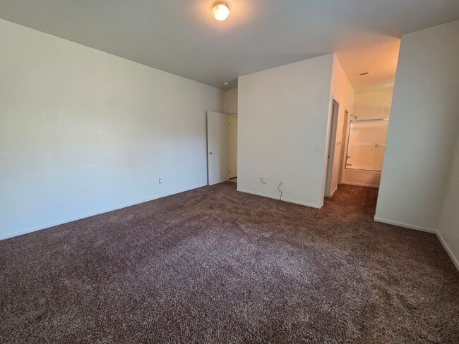 Building Photo - *** Move-In Special $300 OFF 1st Month's R...