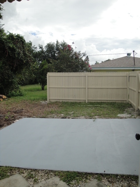 Building Photo - CLOSE TO SHOPPING AND SCHOOLS AVAIL OCTOBER 2nd