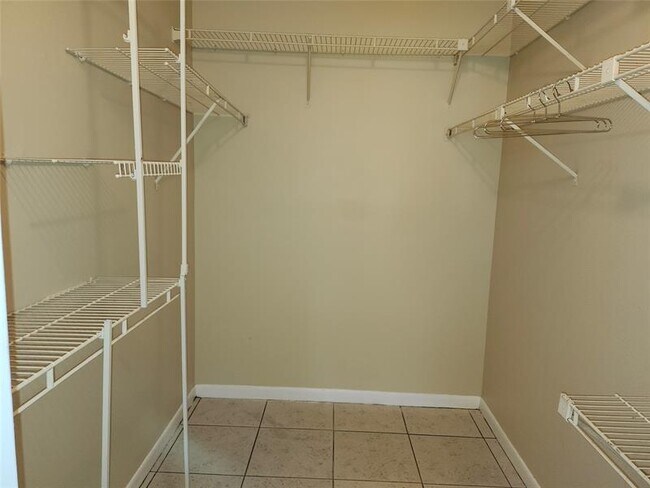 Building Photo - 545 Trace Cir