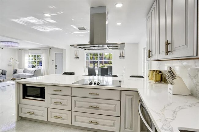 Building Photo - 1129 NE 2nd Ave