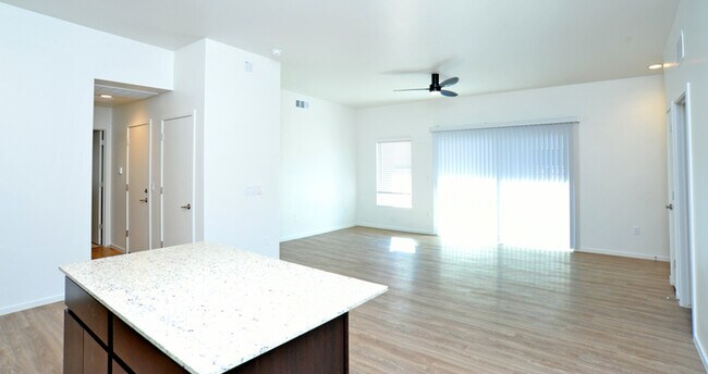 Building Photo - Modern Luxury in Central Tucson!