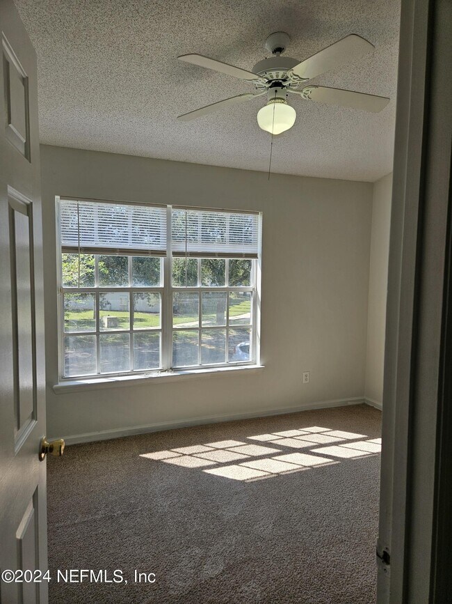 Building Photo - 12311 Kensington Lakes Dr