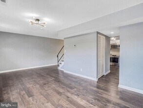 Building Photo - FREDERICKSBURG - NEAR DOWNTOWN AND SPOTSYLVANIA MALL!