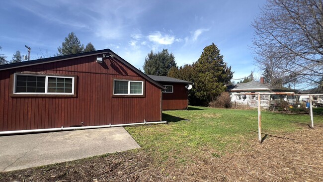 Building Photo - 92553 Svensen Market Rd