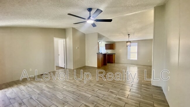 Building Photo - 307 W Lee St