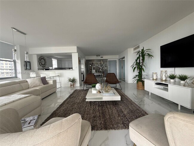 Building Photo - 5555 Collins Ave