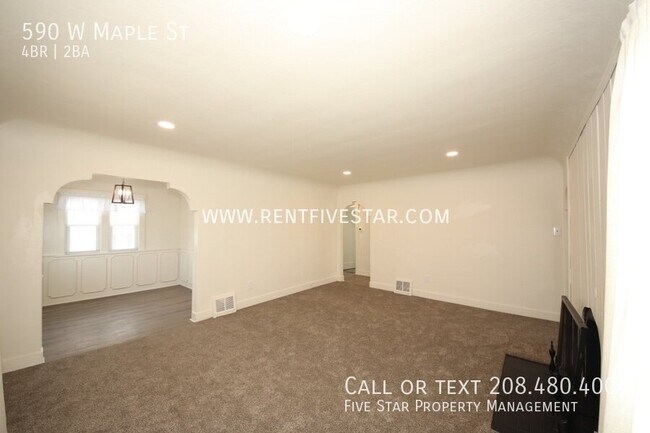 Building Photo - 590 W Maple St
