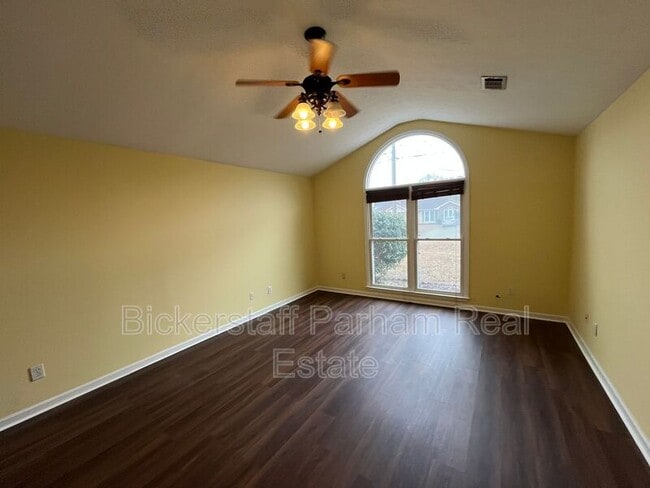 Building Photo - 165 Sweetwater Dr