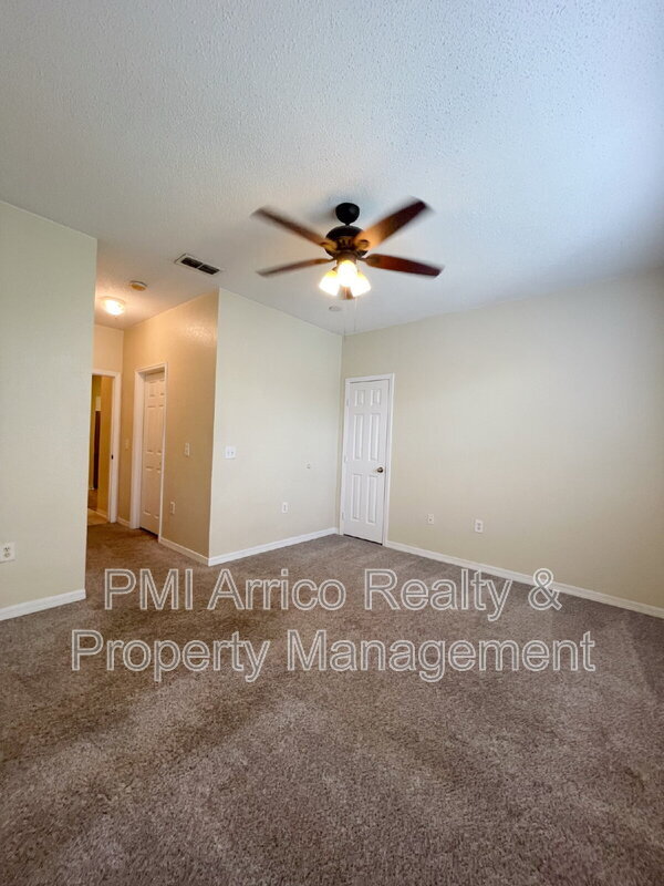 Building Photo - 18001 Richmond Pl Dr