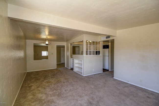 Building Photo - 812 S Eli Dr