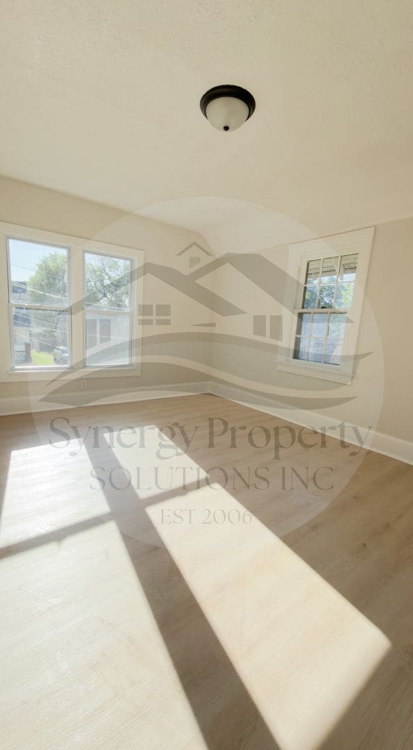 Building Photo - Large Home Available Now
