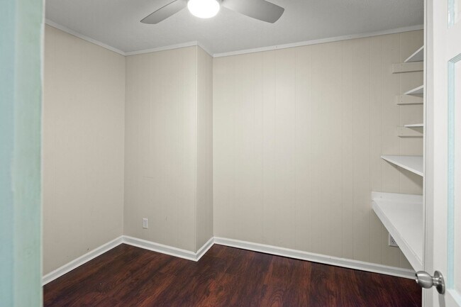 Building Photo - West Asheville Apartment - One Bedroom Plus Office