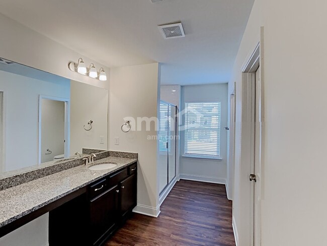 Building Photo - 5235 Valley Dr