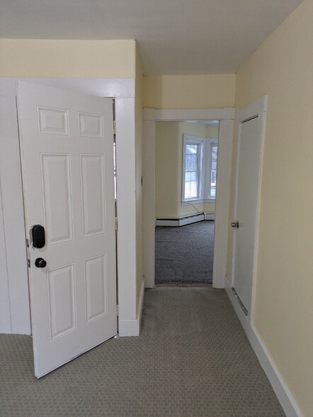 Building Photo - 47 Knapp St