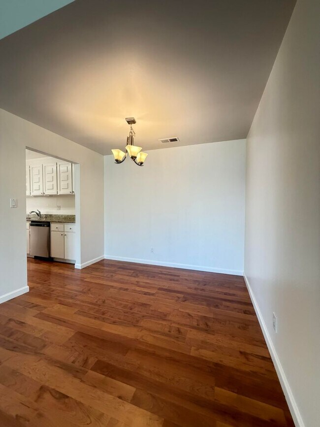Building Photo - 3555 Magnolia Dr