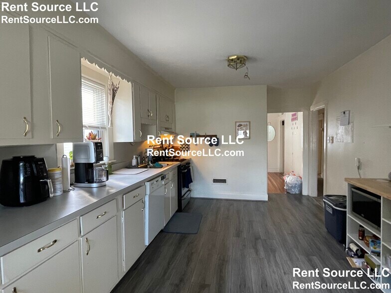 Building Photo - 104 Princeton St