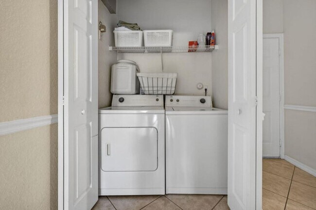 Building Photo - 3055 Grandiflora Dr