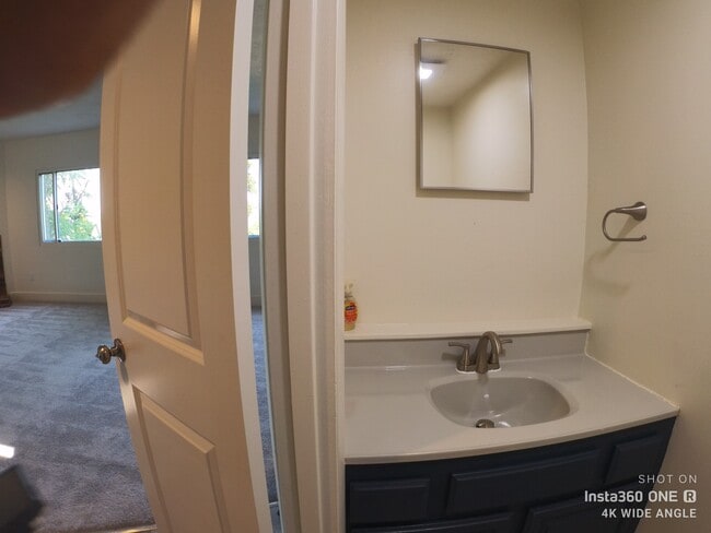 1/2 bath - 3137 Josephine St