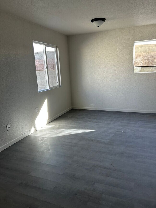 Building Photo - 3801 Sherman Ln