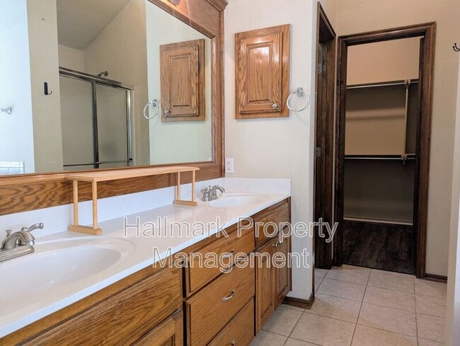 Building Photo - 2705 SE 92nd Cir