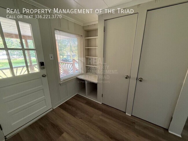 Building Photo - 3300 Anderson Dr