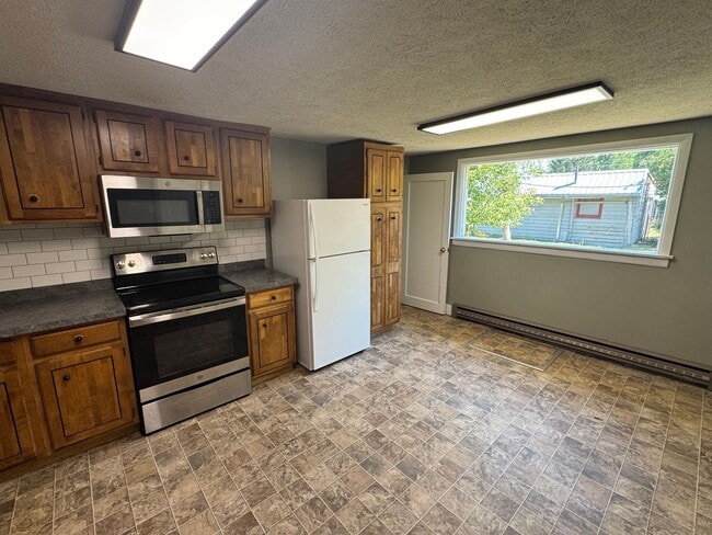 Building Photo - Incredible Downtown Location - 3 BR Home just blocks from Main Street