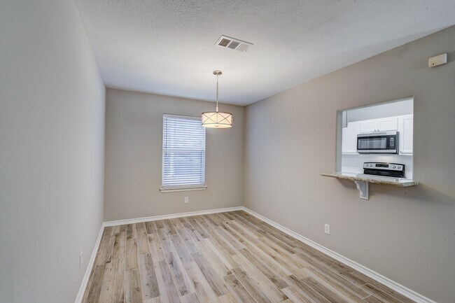 Building Photo - 10559 Royal Andrews Dr