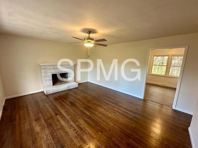 Building Photo - 612 Landfair Dr