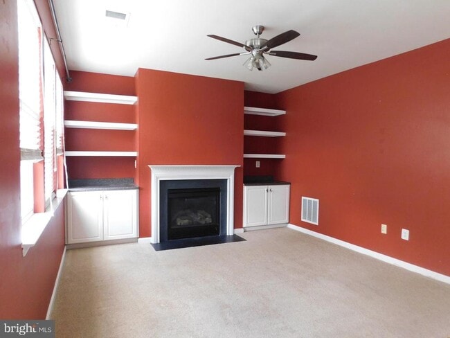 Building Photo - 402 Kintyre Ln