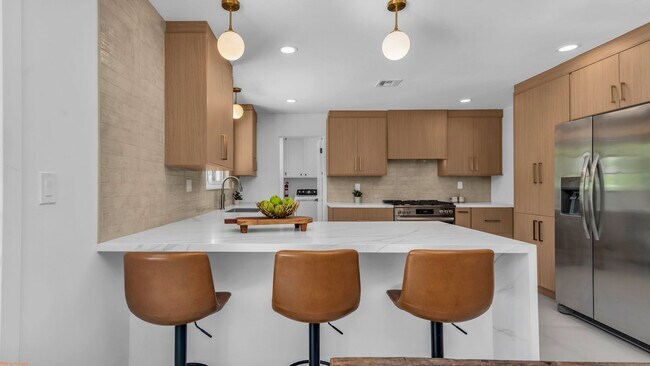 Building Photo - 1111 S San Joaquin Dr