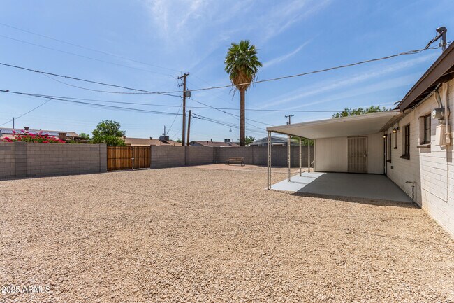 Building Photo - 5635 N 35th Dr