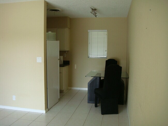 Building Photo - 491 W Camino Real