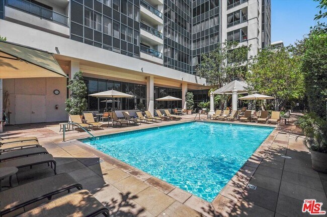 Building Photo - 10724 Wilshire Blvd