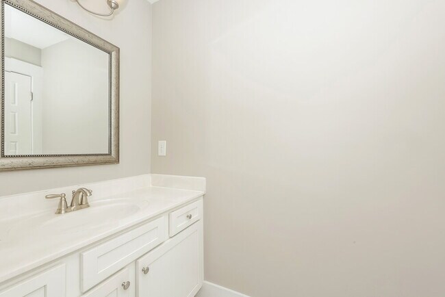 Building Photo - 4112 Stark St