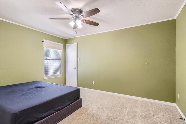 Building Photo - 1504 Weatherford Dr