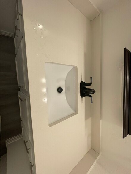 Building Photo - 5332 Lindsley Ave