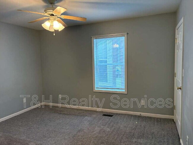 Building Photo - 409 W Washington St