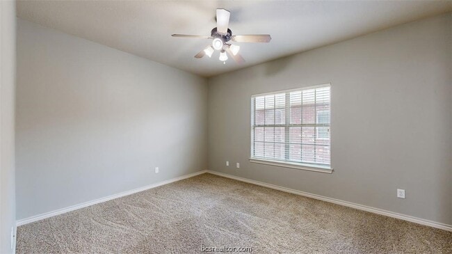 Building Photo - 211 Forest Dr Loop