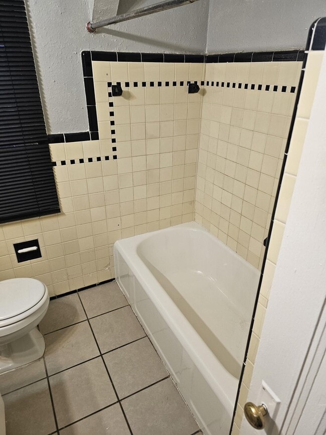 Building Photo - 16724 Rutherford St