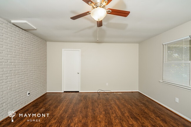 Building Photo - Bright 3-Bedrooms Morris Home