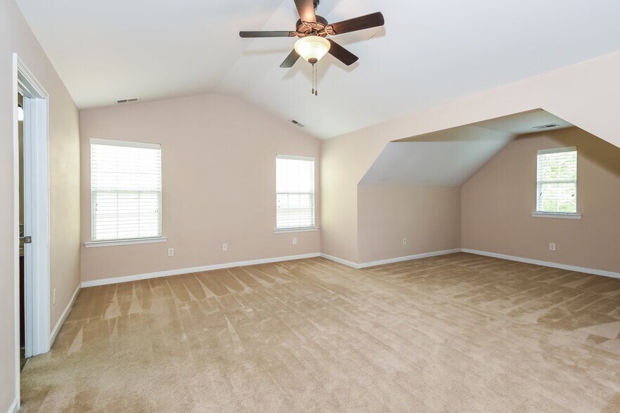 Building Photo - 410 Deepstream Crossing