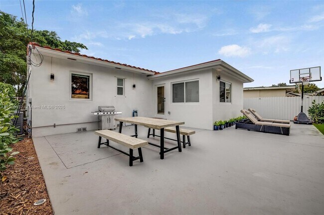 Building Photo - 2969 SW 20th St