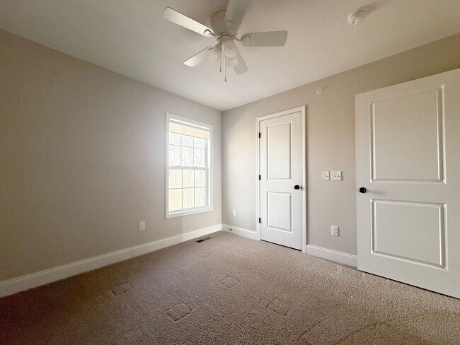 Building Photo - 5200 Oak Pt Ct